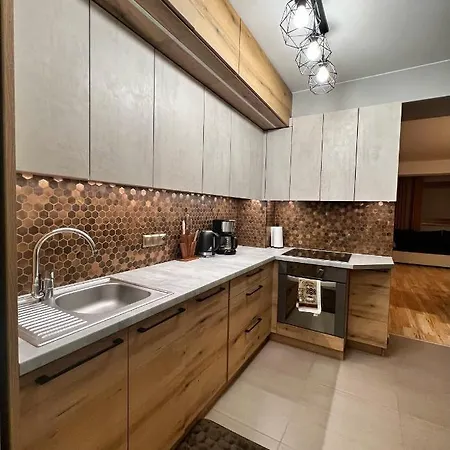 Wilcza Jama Z Kominkiem - Viva Pod Giewontem *